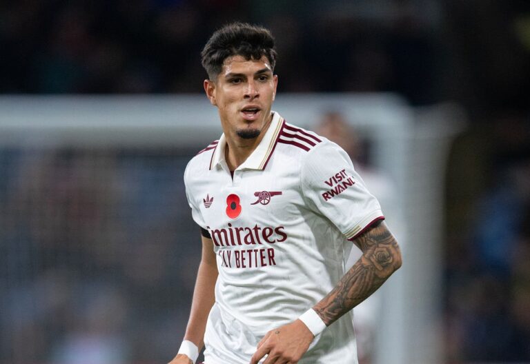 (EN VIVO) Piero Hincapié será titular con el Arsenal para enfrentar a Tottenham