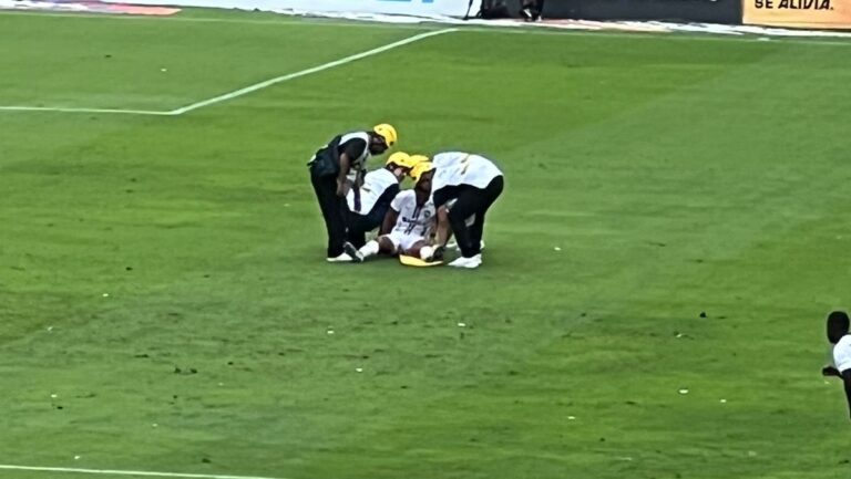 Alarma en LDU: José ‘Choclo’ Quintero salió lesionado a los 40 minutos