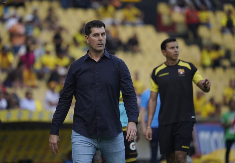 Rescalvo analizó el 2-2 y elogió a Tiago Nunes: “Hay mucha admiración; reconoció nuestro control del partido”