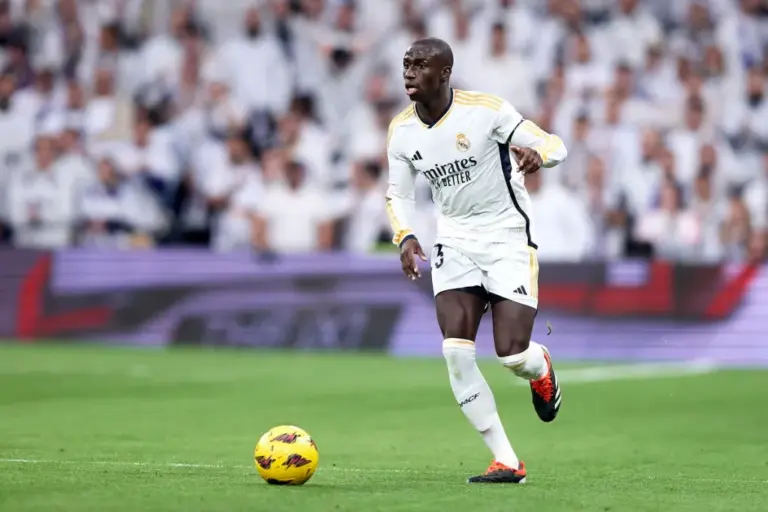 Mendy sufre una nueva lesión y estará tres semanas de baja