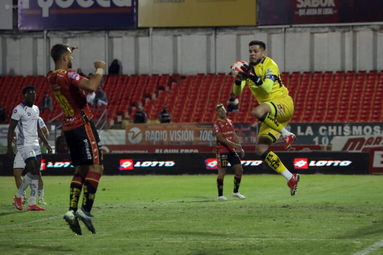 SIN GOLES: Deportivo Cuenca y Delfín igualaron en el Alejandro Serrano Aguilar