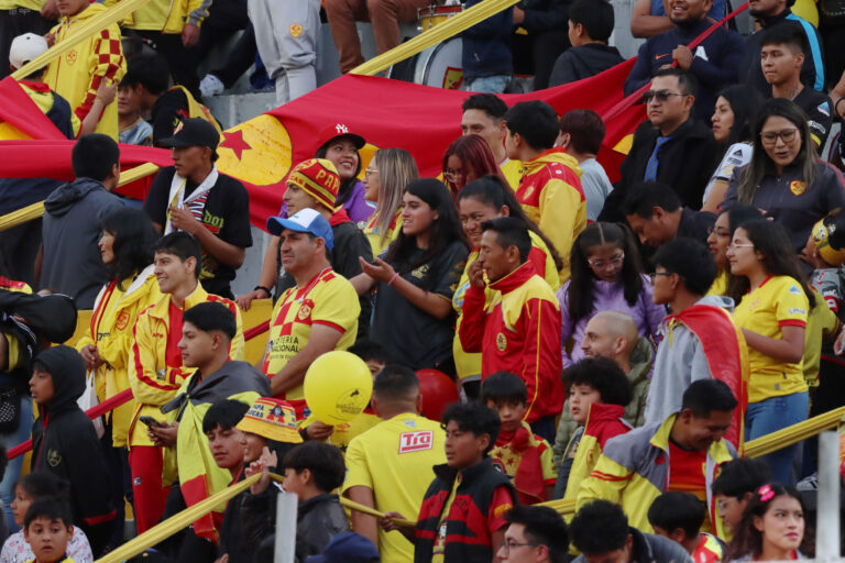 (VIDEO) INCIDENTES en el Gonzalo Pozo Ripalda tras la derrota de Aucas ante Macará
