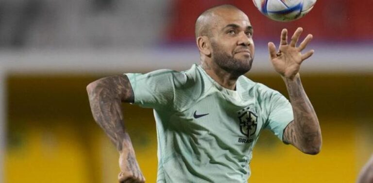 Dani Alves, muy cerca de volver a jugar al fútbol