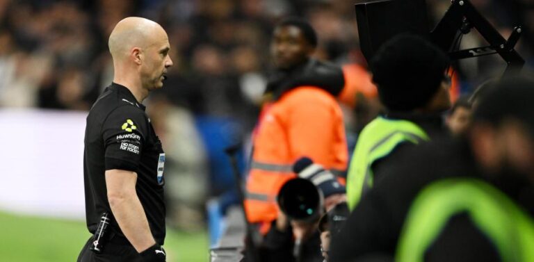 FIFA planea darle más poder al VAR