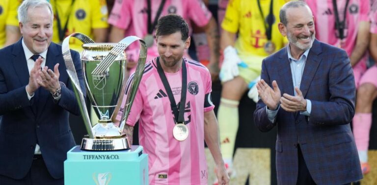 Estos son los 10 jugadores con más títulos de la historia del fútbol