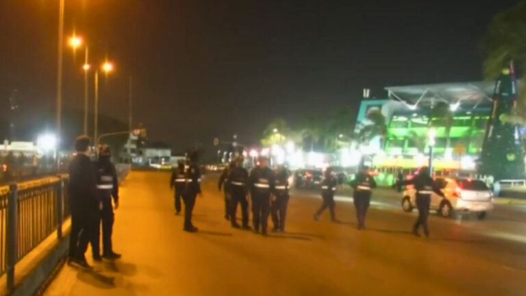 Tras golpes a camarógrafos, el alcalde de Guayaquil ordena finalizar el contrato con la empresa de seguridad del Terminal Terrestre