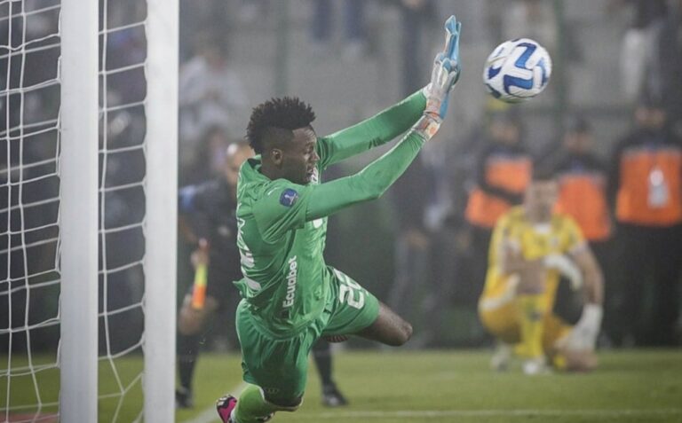 Aucas analiza la posibilidad de fichar a Alexander Domínguez