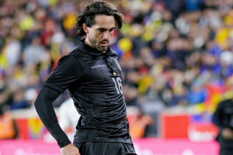 (VIDEO) Un sacerdote bendijo los pies de Leonardo Campana