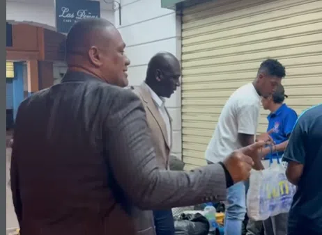 (VIDEO) Segundo Castillo realizó obra social en el centro de Guayaquil