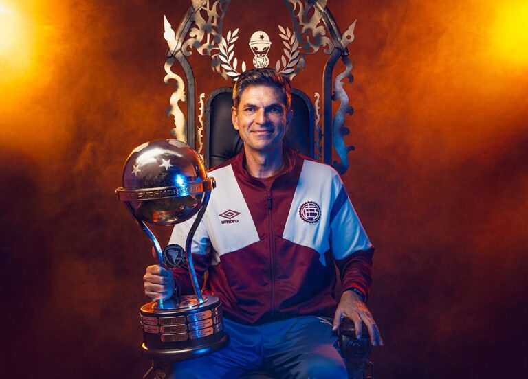 DT de Lanús renovó tras ganar la Copa Sudamericana