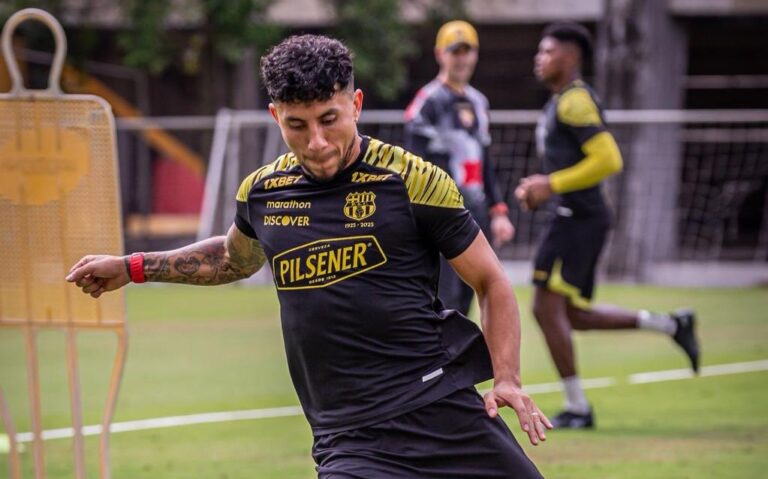 PODRÁ JUGAR ESTE DOMINGO: Joao Rojas entrenó con normalidad en Barcelona