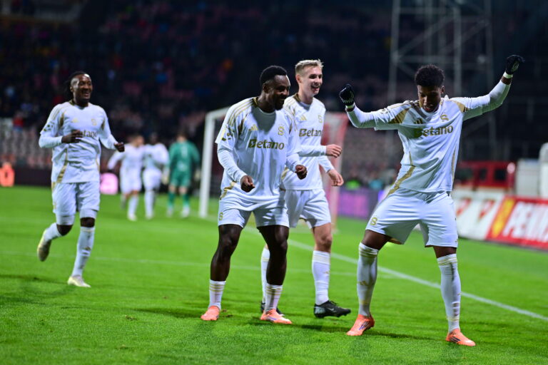 (VIDEO) John Mercado marca y guía la clasificación del Sparta Praga en la Copa de República Checa