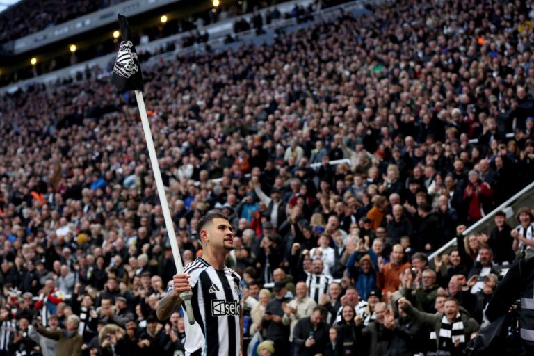 (VIDEO) GENIALIDAD EN ST JAMES’ PARK: Gol OLÍMPICO de Bruno Guimarães