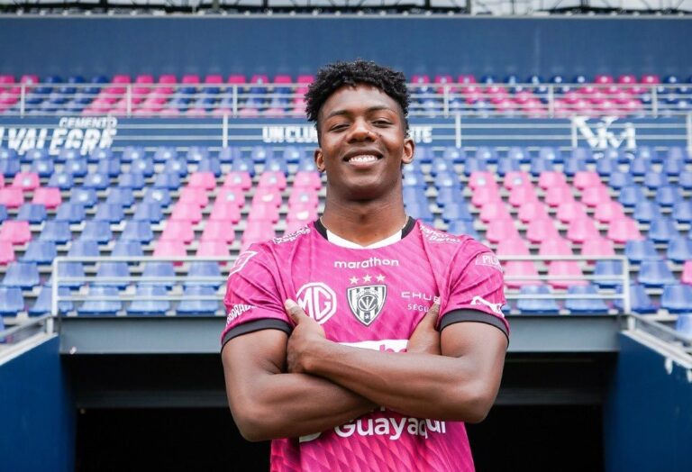 OFICIAL: IDV anuncia el fichaje de Djorkaeff Reasco