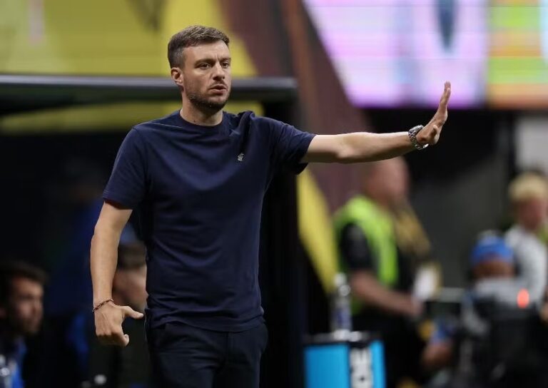 Anselmi se perfila como favorito para dirigir a Botafogo en 2026