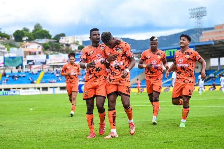 (VIDEO) ¿SE LE ESCAPA EL 2DO LUGAR? LDU perdió ante Libertad en Loja
