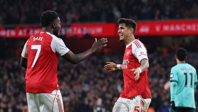 (VIDEO) CON HINCAPIÉ, TITULAR: Arsenal sufrió, pero derrotó a los Wolves en la Premier