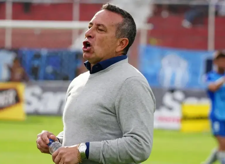 Guillermo Sanguinetti continuará como entrenador de Macará en 2026