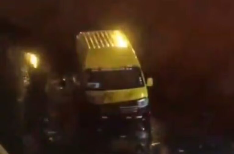 (VIDEO) Expreso escolar cayó en zanja de Mucho Lote