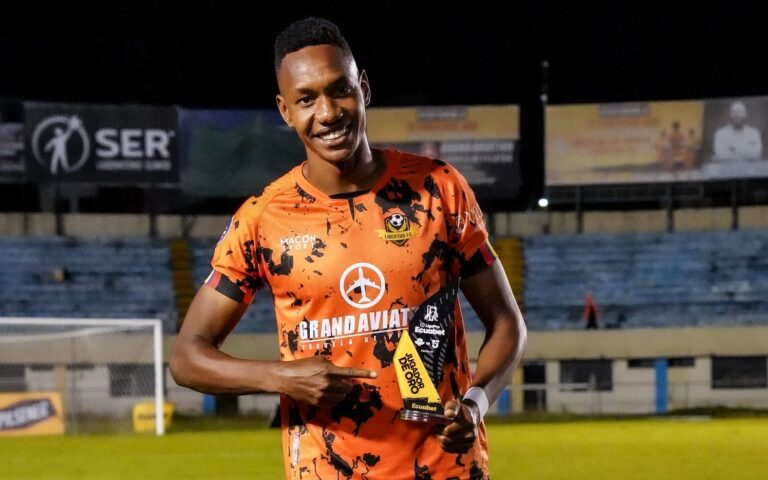 Eber Caicedo, goleador de Libertad, cerca del fútbol mexicano