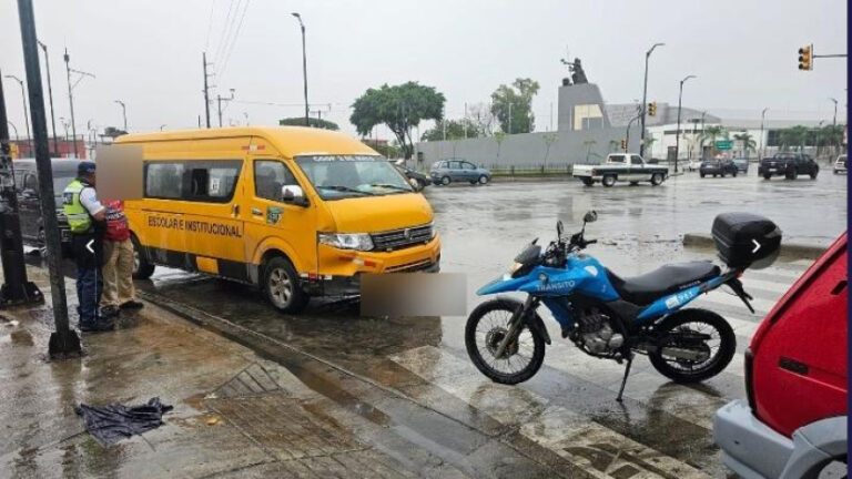 Al menos 4 accidentes de tránsito en Guayaquil en medio de las lluvias