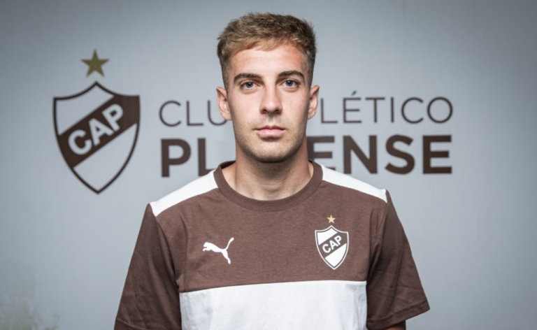 Raggio, ex D. Cuenca, fue oficializado por el Platense de Argentina