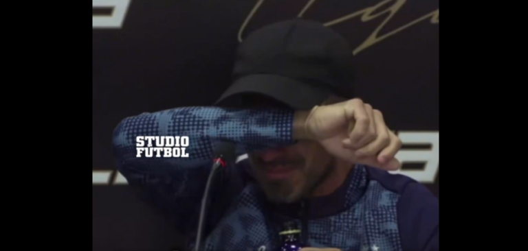 (VIDEO) Lisandro Alzugaray se despidió de LDU entre lágrimas en rueda de prensa