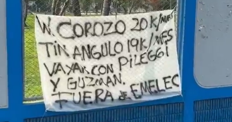 (VIDEO) Aparece pancarta contra jugadores de Emelec en los exteriores de Los Samanes
