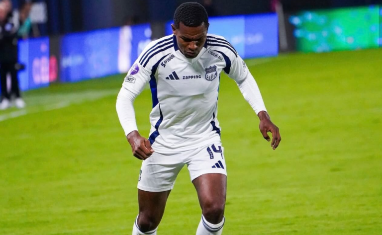 (VIDEO) “Tardaba cinco minutos”: Romario Caicedo rompe el silencio por su no habilitación en Emelec