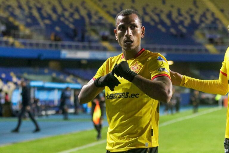 César Farías solicitó la llegada de Rómulo Otero como refuerzo para BSC