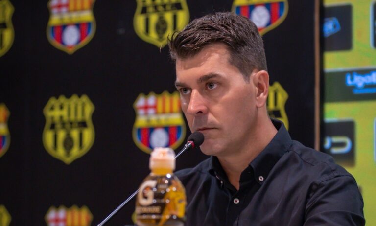 FIN DE CICLO: Ismael Rescalvo no seguirá en BSC