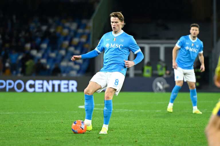 (VIDEO) Napoli empató sobre el final y cedió terreno en el Calcio