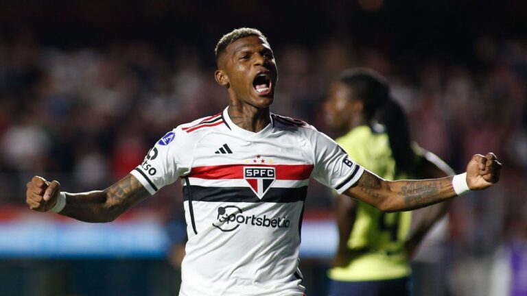 (VIDEO) Gran asistencia de cabeza de Arboleda con Sao Paulo Vs. Palmeiras