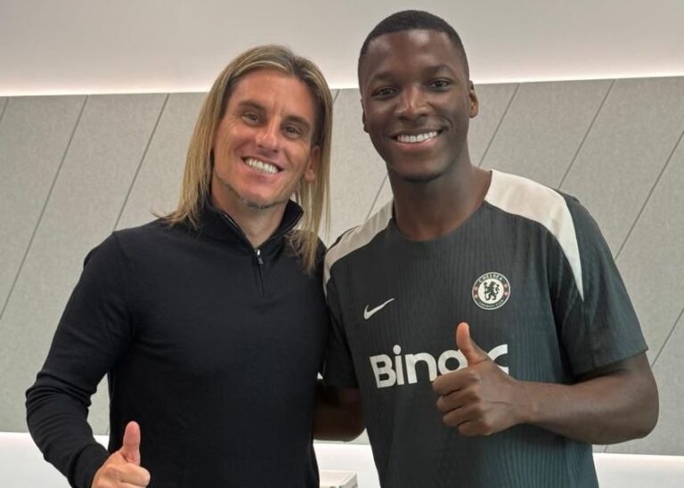 (FOTOS) Beccacece visitó a Moisés Caicedo en su partido de Champions