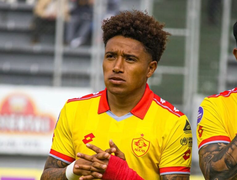 Jonnathan Mina es opción para llegar a LDU