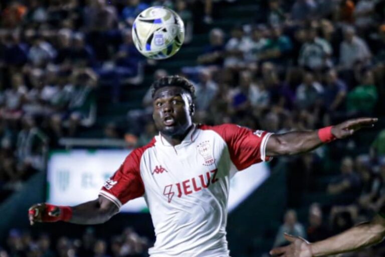 (VIDEO) La ovación a Jordy Caicedo por parte de la hinchada de Huracán