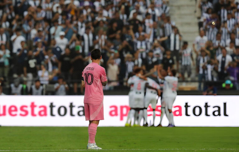 (VIDEO) Alianza Lima goleó al Inter Miami de Messi en la ‘Noche Blanquiazul’