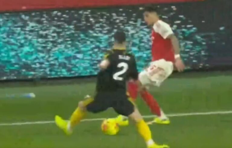 (VIDEO) El lujo que se mandó Piero Hincapié en el Arsenal vs Manchester United