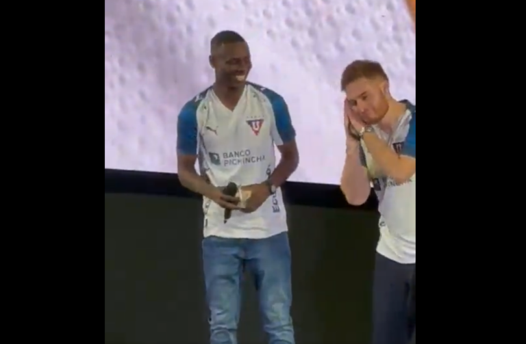 (VIDEO) La reacción de Janner Corozo al “Se ve y no se toca” de la hinchada de LDU