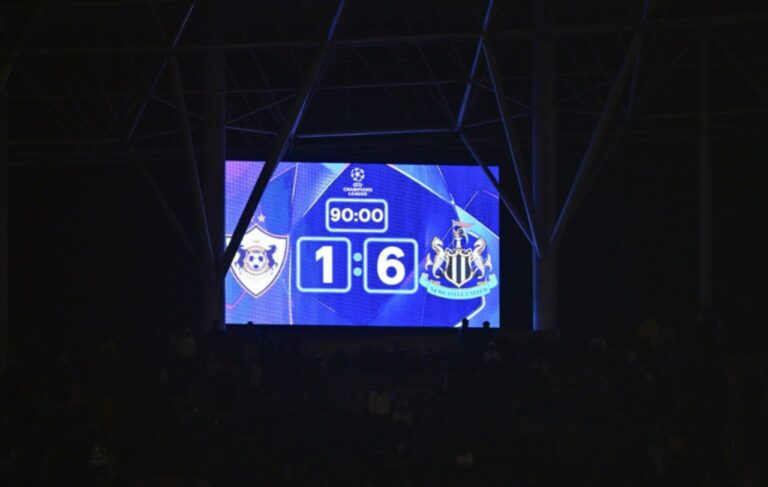 (VIDEO) ¡6-1! Newcastle no tuvo piedad y humilló al Qarabag