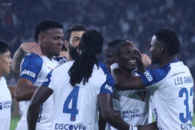 (VIDEO) FIESTA COMPLETA: LDU derrotó a Always Ready en la ‘Noche Blanca’