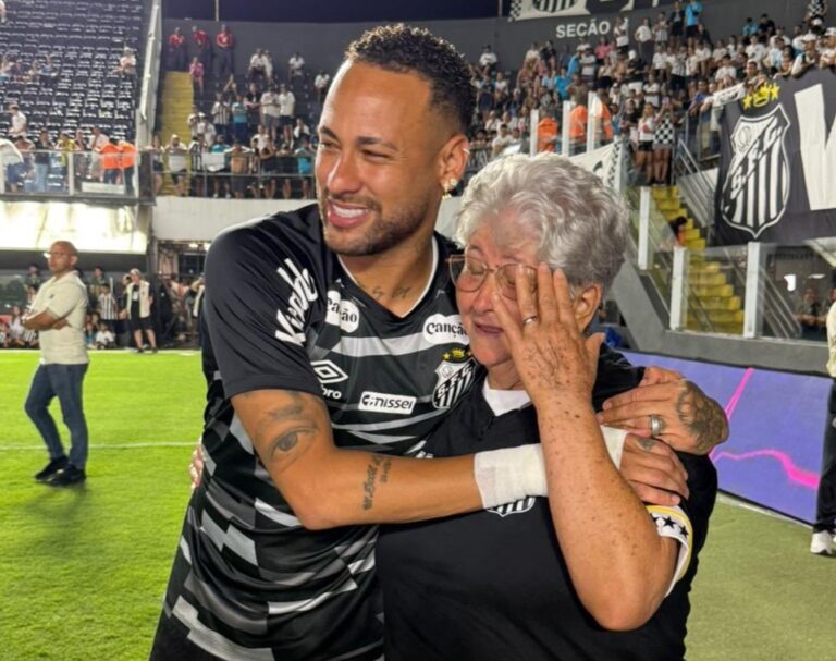(VIDEO) EMOTIVO MOMENTO: Neymar le cumplió el sueño a una abuelita