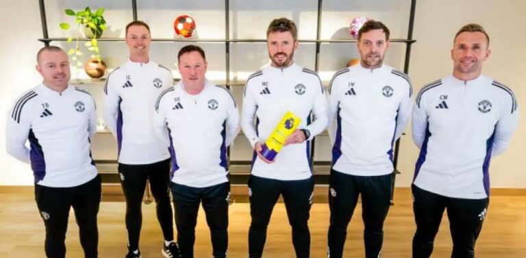 Carrick, mejor entrenador de enero de la Premier