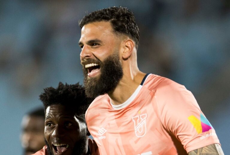 (VIDEO) POR LA MÍNIMA: Católica sorprendió en Uruguay y tomó ventaja en la serie