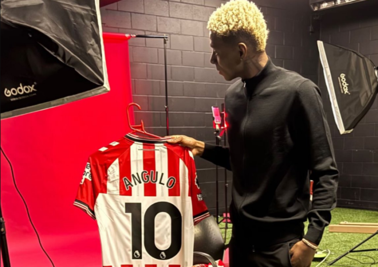 Nilson Angulo usará la número 10 en el Sunderland