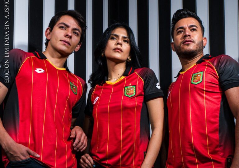 Deportivo Cuenca presentó sus nuevas indumentarias para la temporada 2026