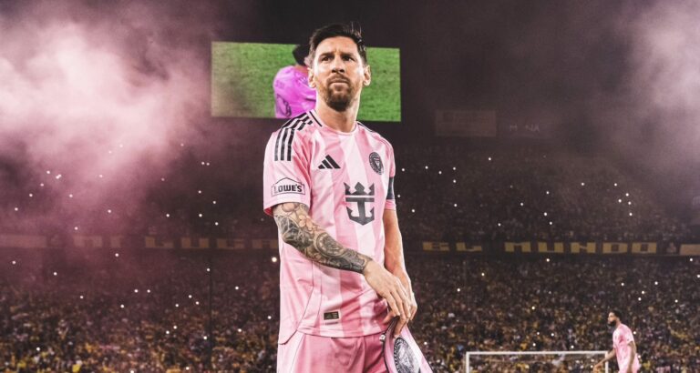 (VIDEO) El GOLAZO de Messi en el partido de la historia desde las gradas del Monumental