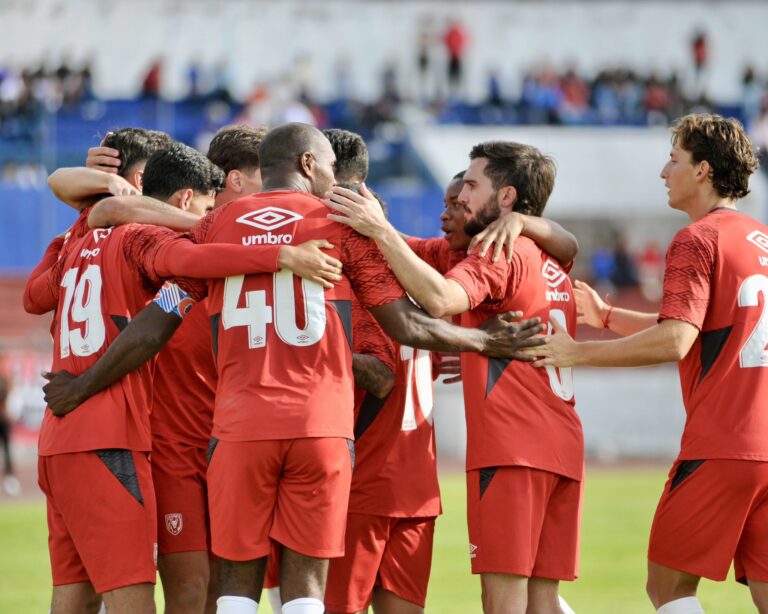 Doblete de Juan Luis Anangonó impulsa triunfo de Leones FC sobre Deportivo Quito