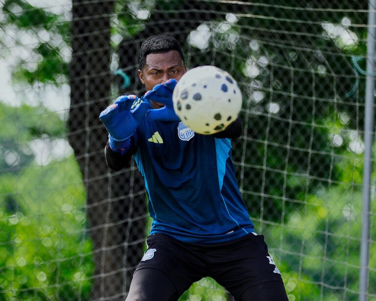 (VIDEO) AÚN NO CIERRA SU MERCADO: Emelec busca fichar un arquero y un lateral derecho