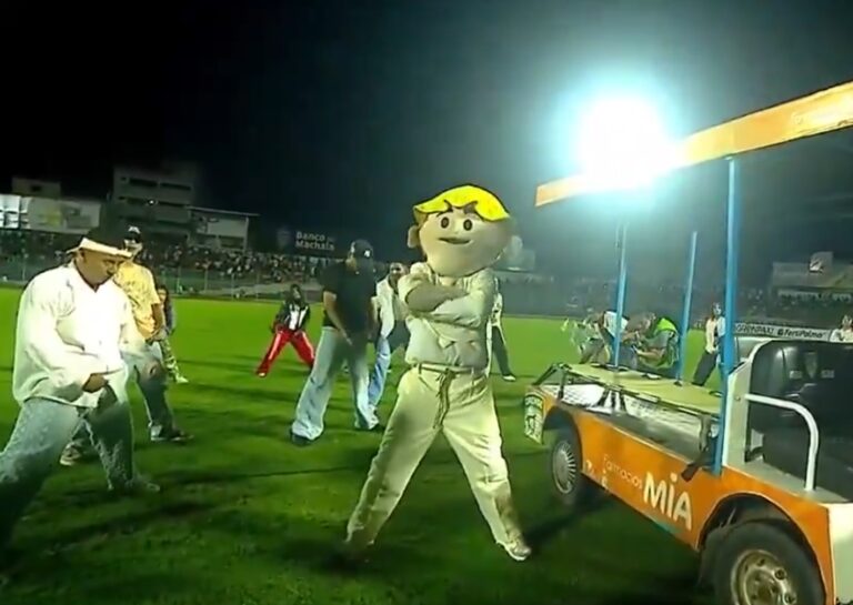 (VIDEO) AL ESTILO BAD BUNNY: Así fue el show de medio tiempo de Bananerito